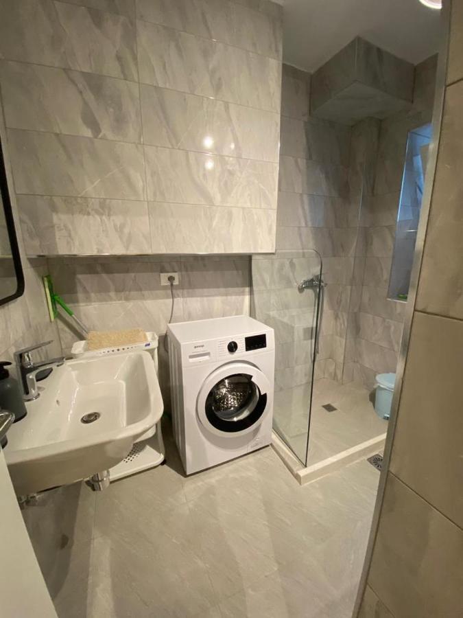 Saranda Beach Apartment * Саранда